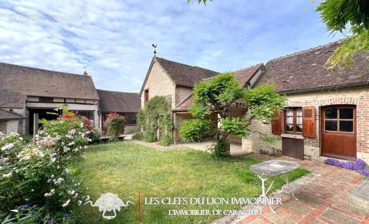 Maison à LORREZ-LE-BOCAGE-PREAUX