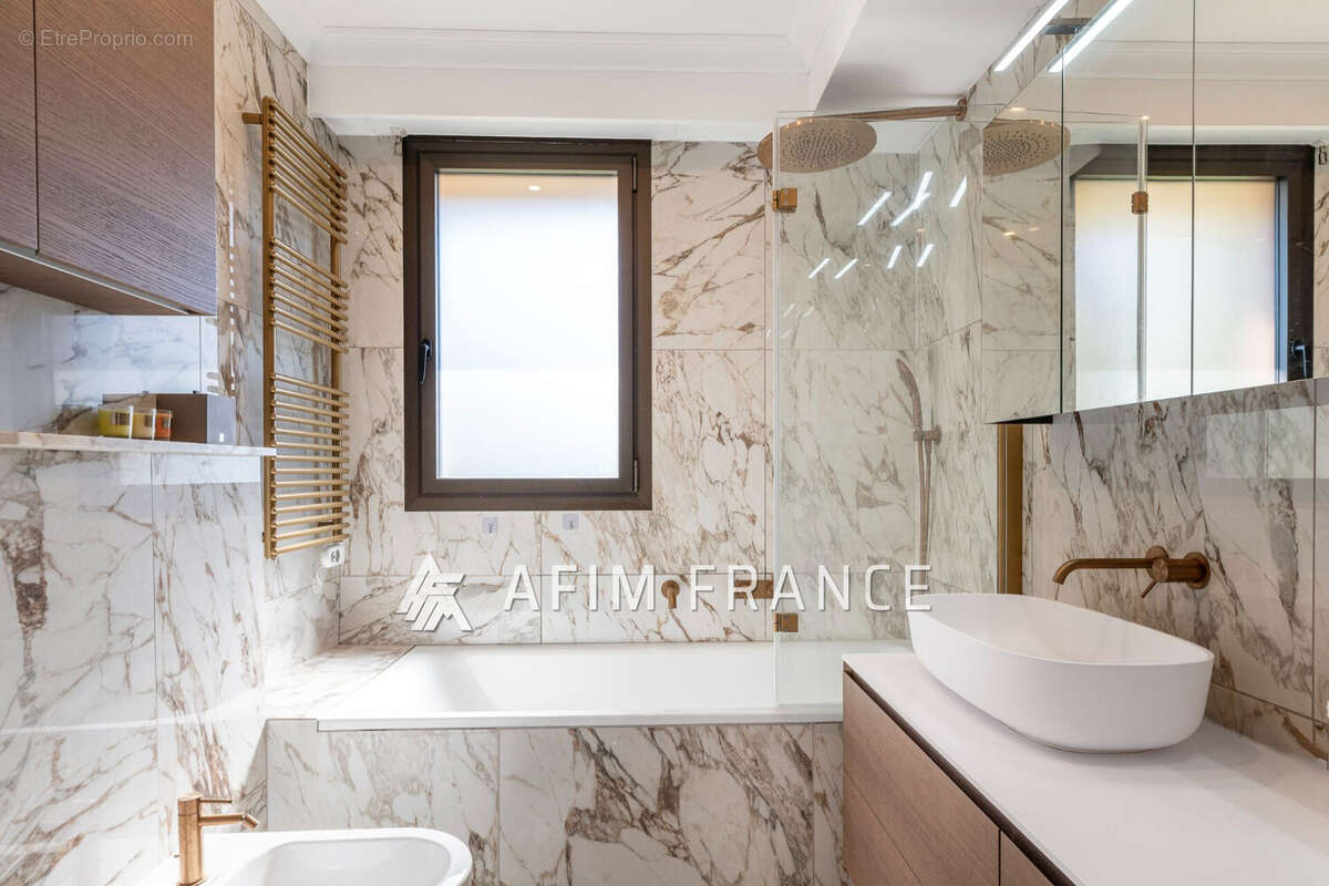 Appartement à ROQUEBRUNE-CAP-MARTIN