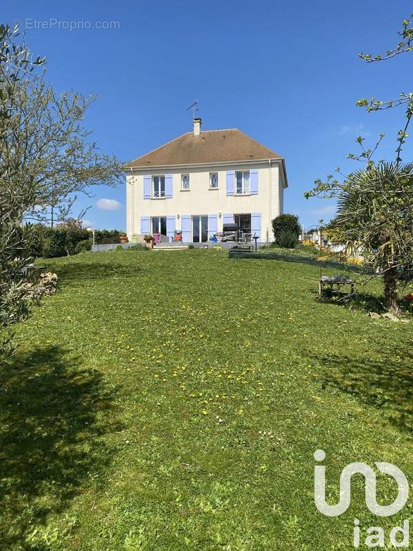 Photo 1 - Maison à VARENNES-JARCY
