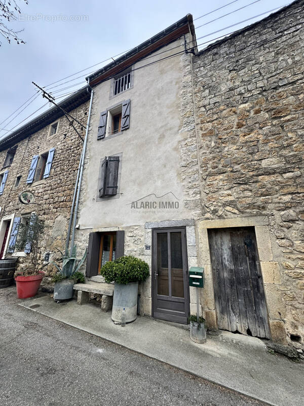 Maison à LAGRASSE