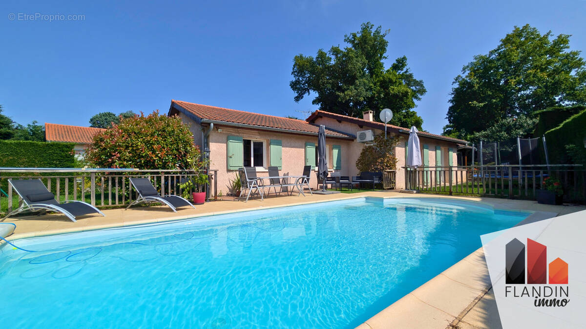 Maison à CHARLY