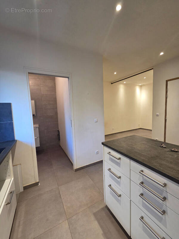 Appartement à SOLLIES-PONT