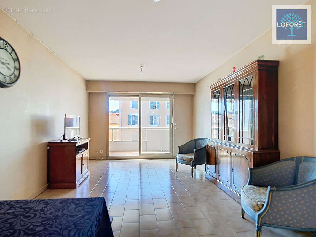 Appartement à VALLAURIS