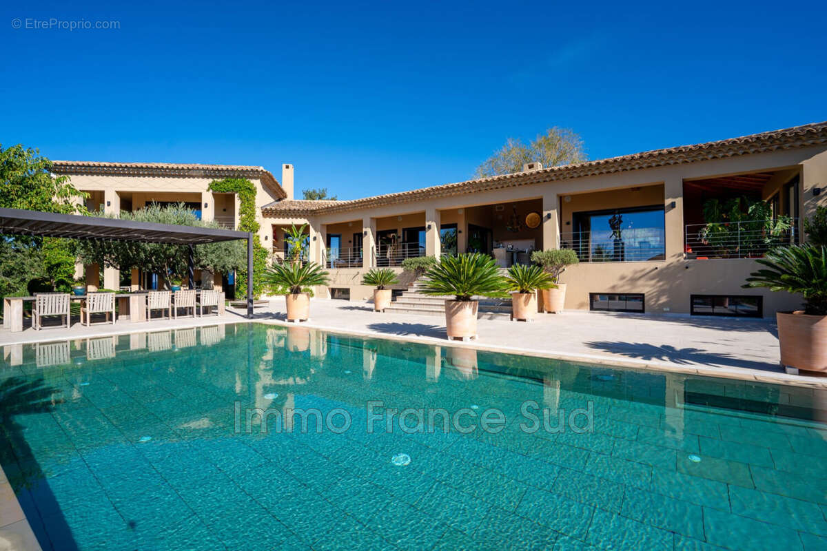 Maison à LA GARDE-FREINET
