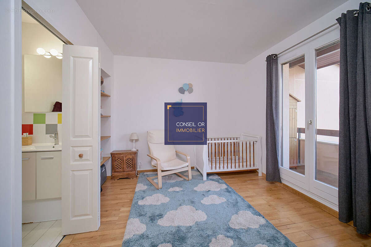 Appartement à SAINT-GENIS-LAVAL