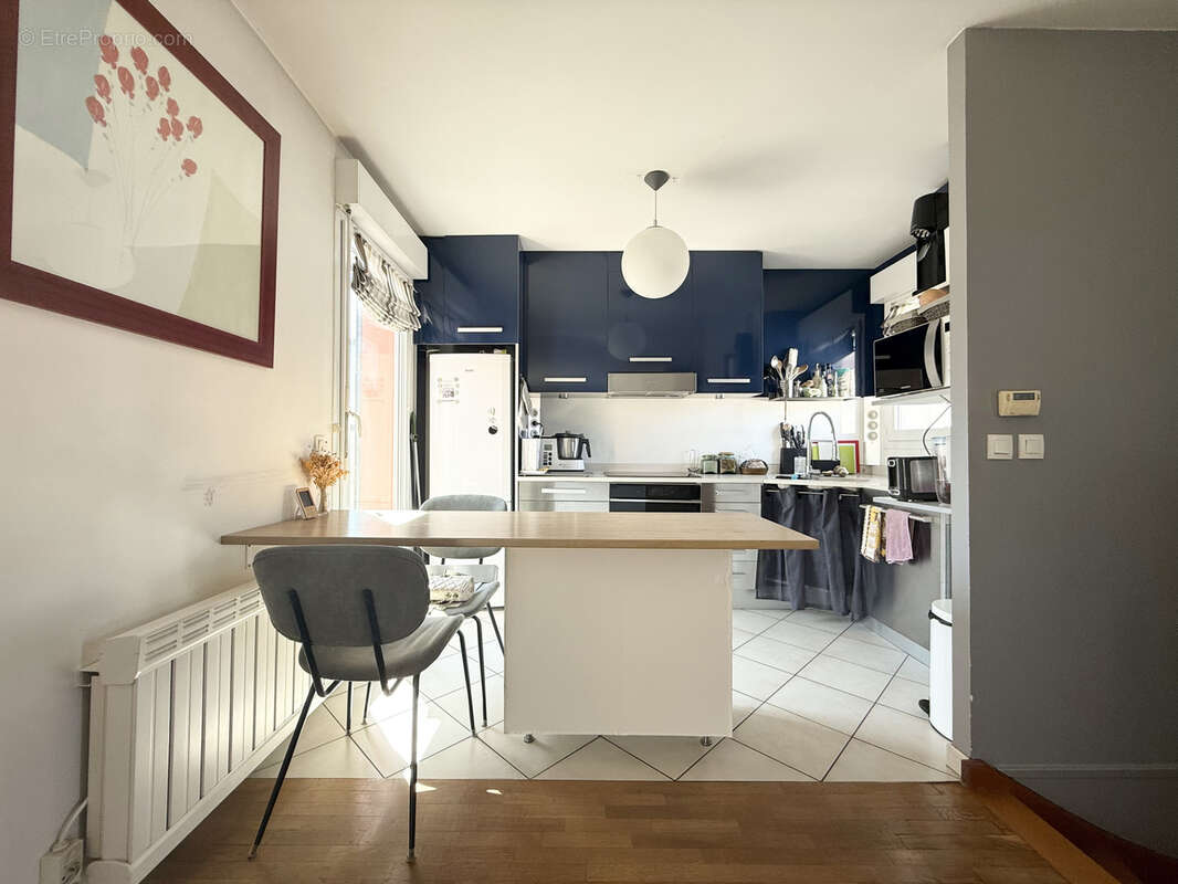 Appartement à COURBEVOIE