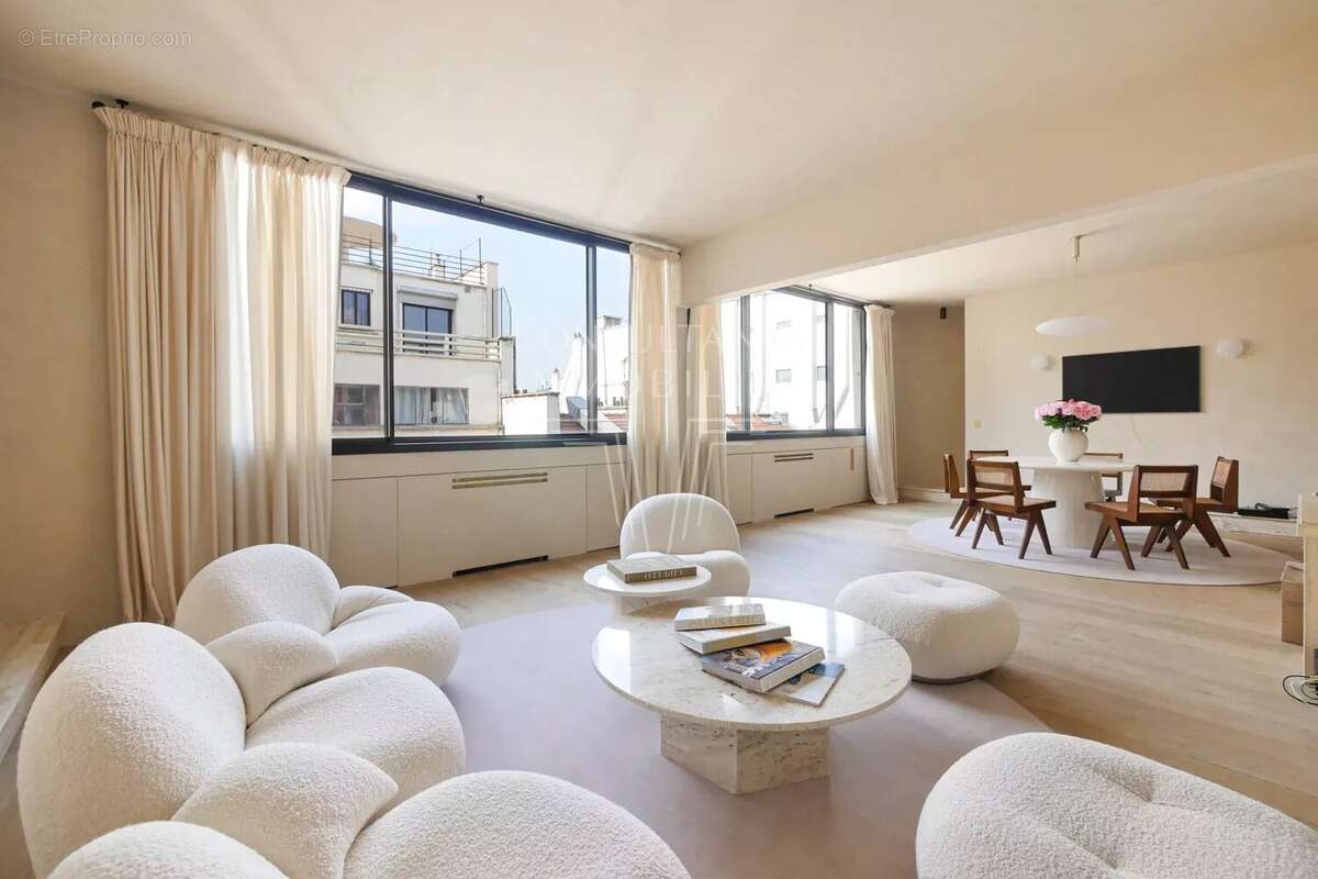 Appartement à PARIS-8E