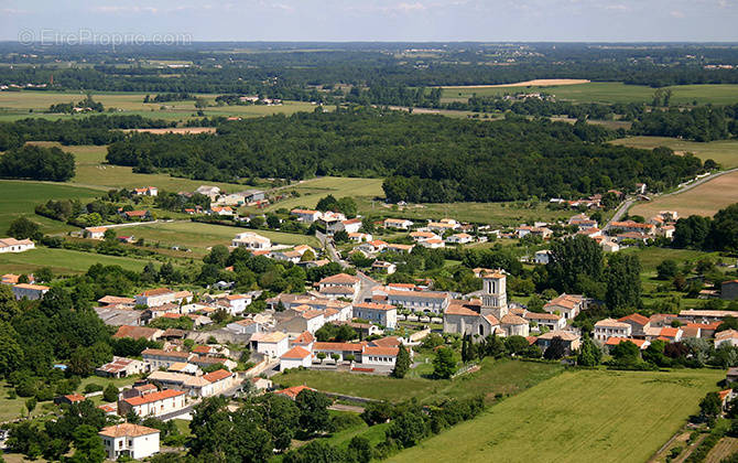 Terrain à CORME-ECLUSE
