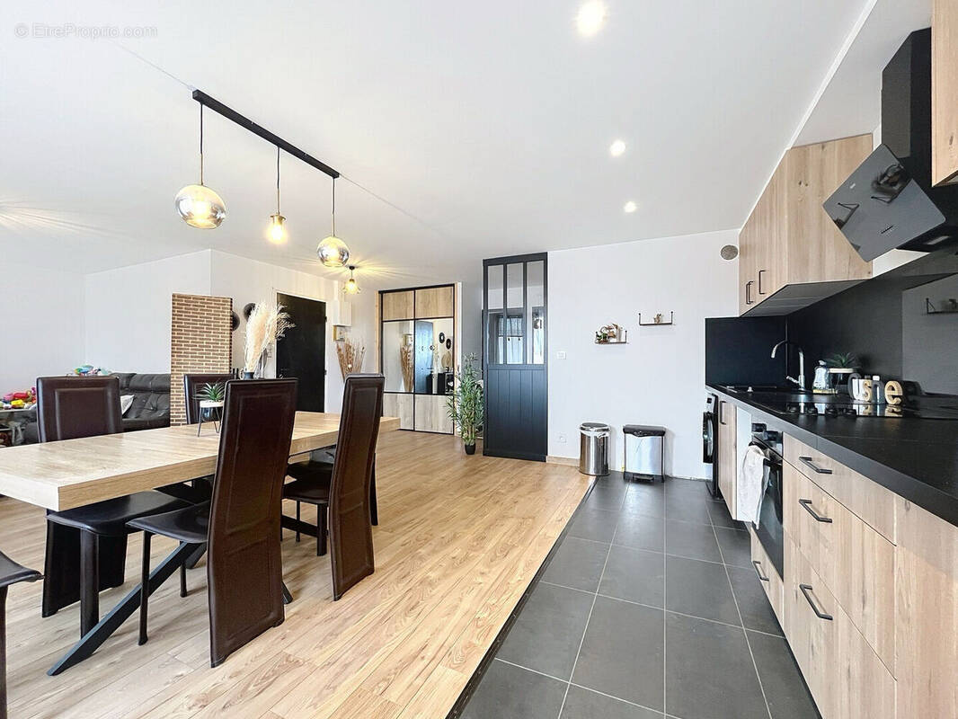Appartement à CARROS