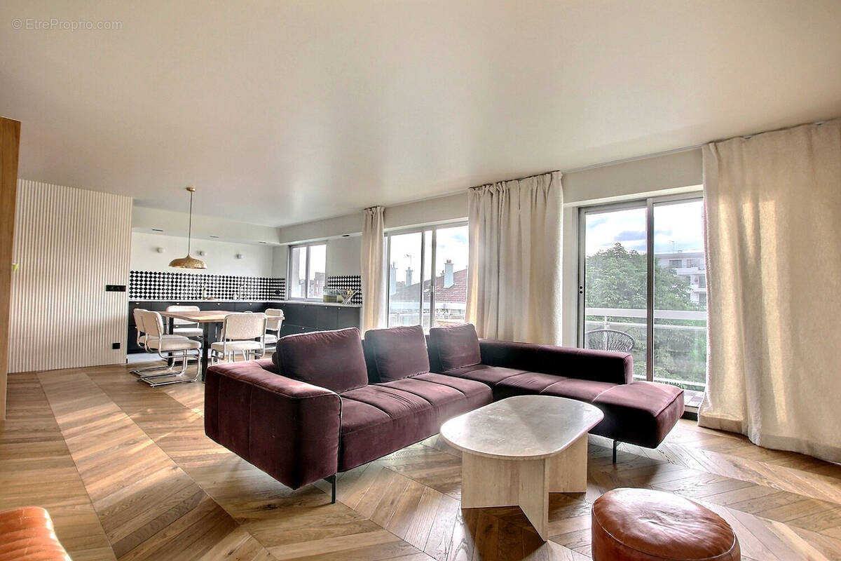 Appartement à COURBEVOIE