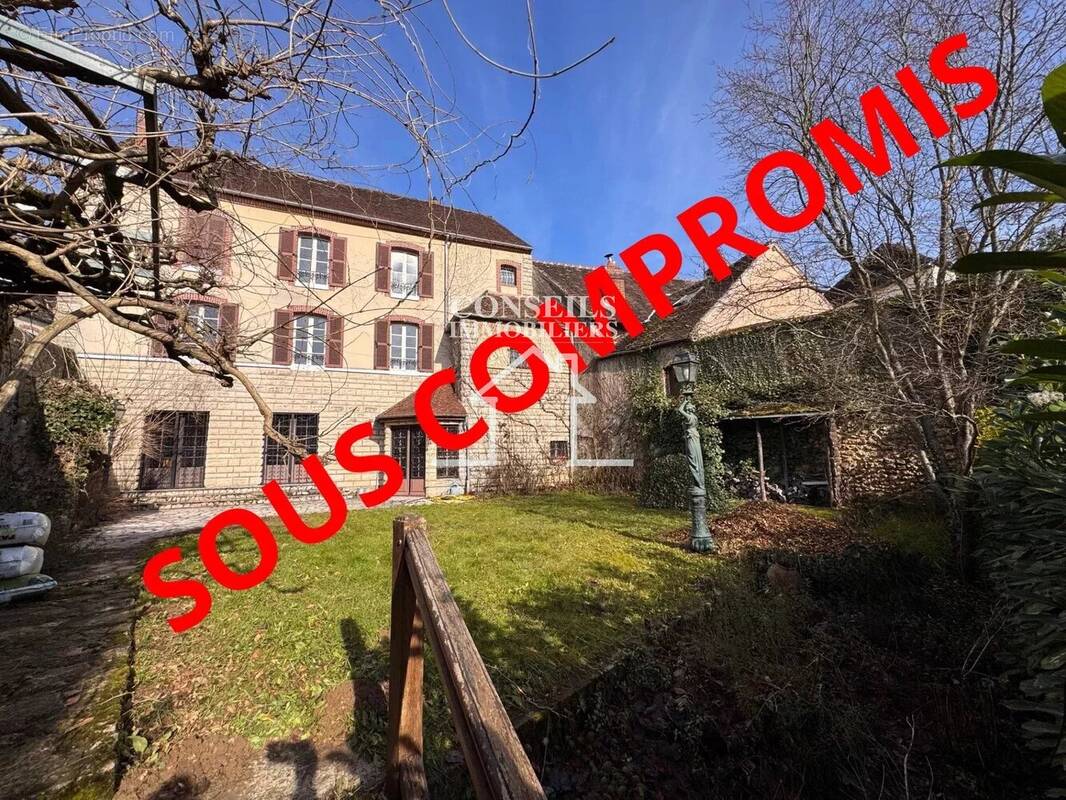 Maison à SAINT-JULIEN-DU-SAULT