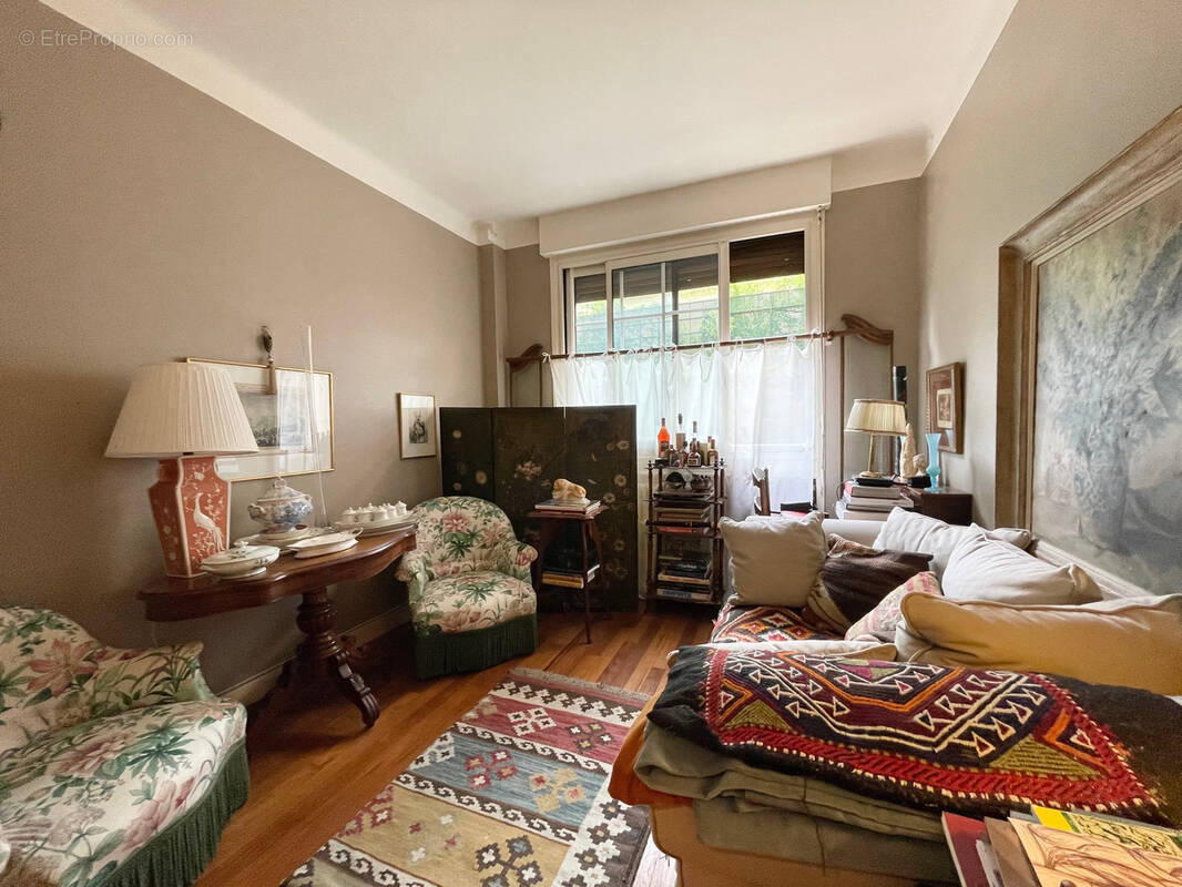 Appartement à NEUILLY-SUR-SEINE
