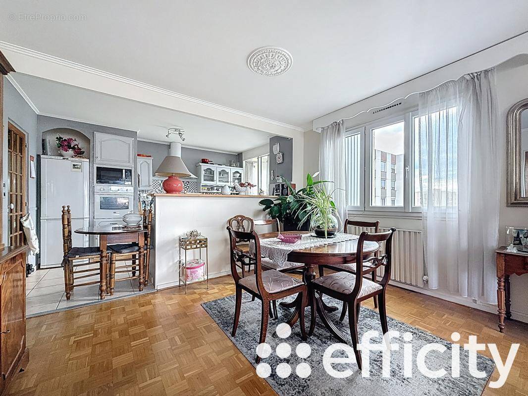 Appartement à SAINT-GENIS-LAVAL