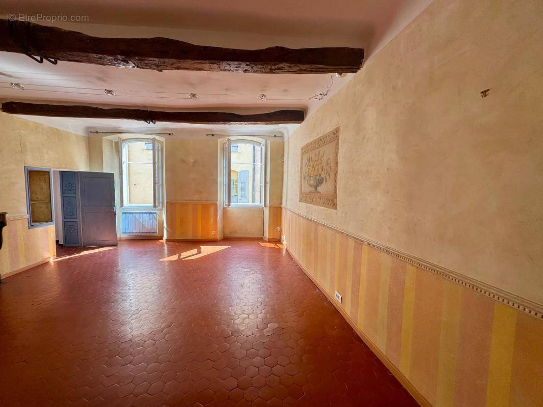 Appartement à LORGUES
