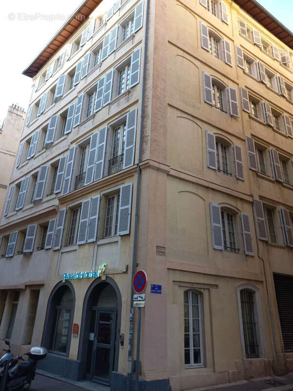 Appartement à MARSEILLE-2E