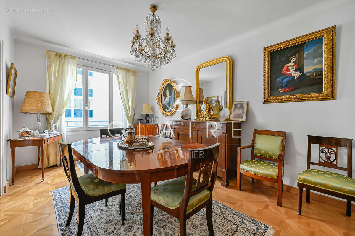 Appartement à PARIS-7E