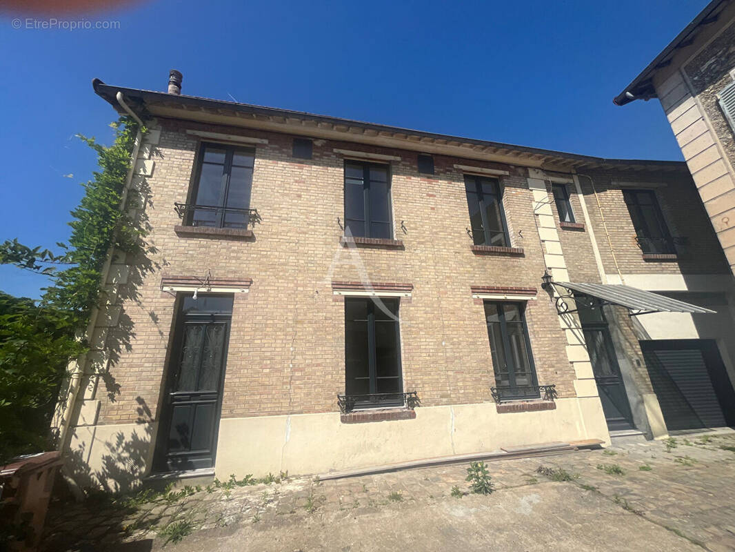Maison à BUC