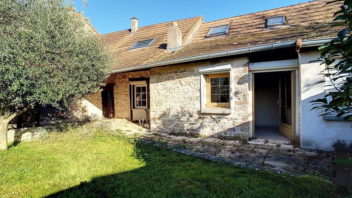 Maison à SAINT-AMBREUIL