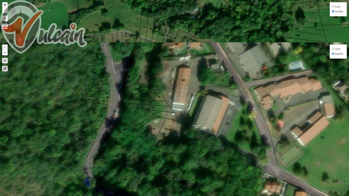Terrain à SAYAT