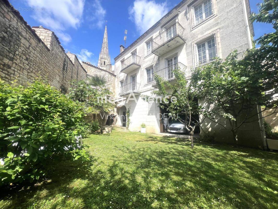Maison à FONTENAY-LE-COMTE