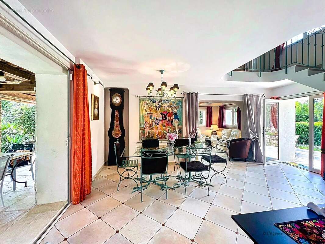 Maison à MOUGINS
