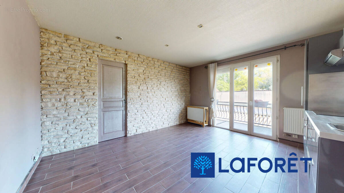 Appartement à SAINTE-GENEVIEVE-DES-BOIS
