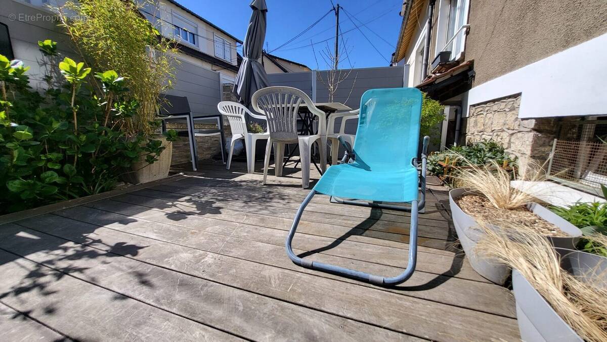Maison à LES CLAYES-SOUS-BOIS