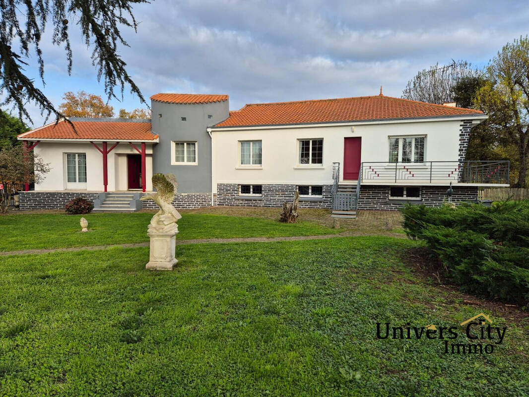Maison à LEGE