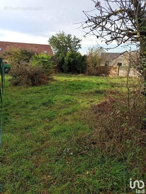 Photo 1 - Terrain à VARENNES-JARCY