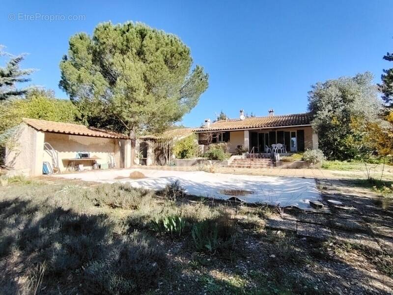 Maison à CUCURON