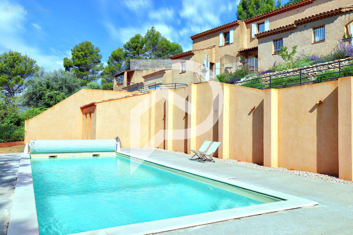 Maison à ARTIGNOSC-SUR-VERDON