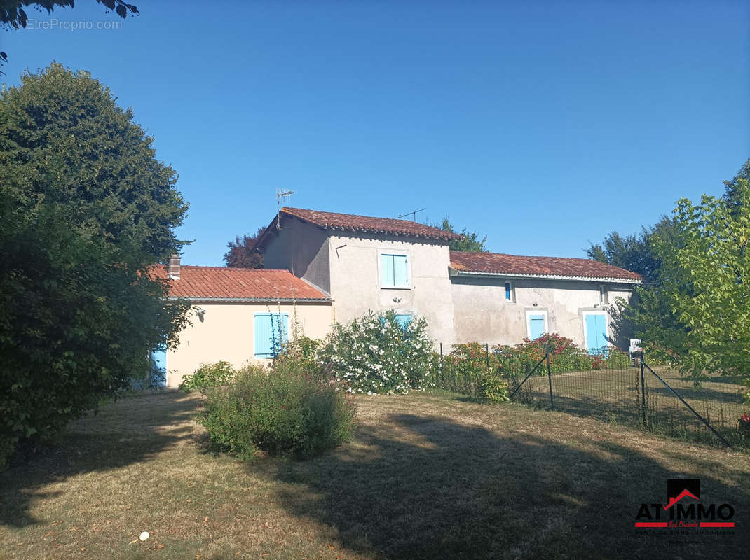 Maison à AUBETERRE-SUR-DRONNE