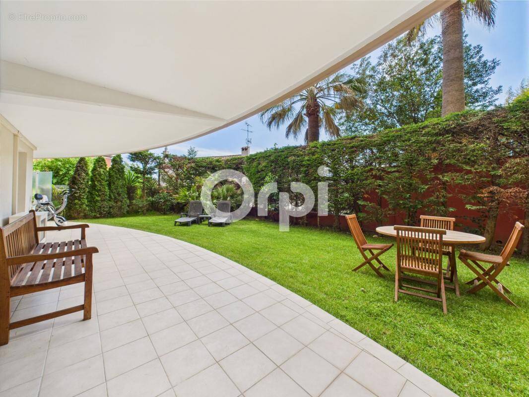Appartement à MANDELIEU-LA-NAPOULE