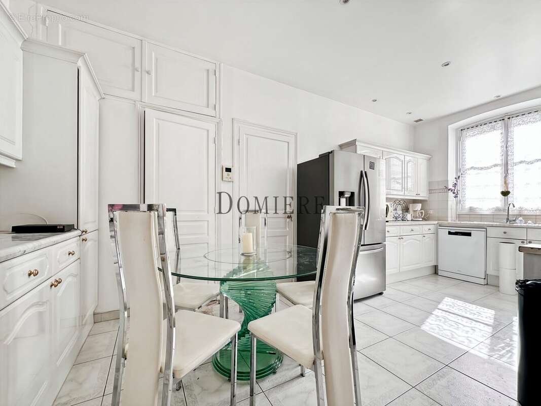 Appartement à PARIS-8E