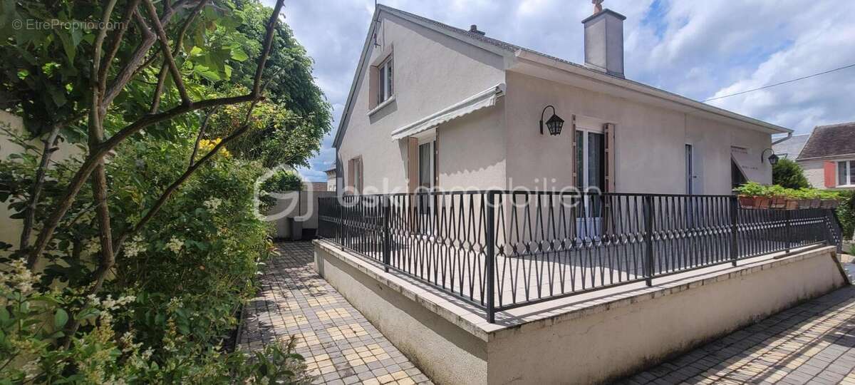 Maison à BEAUNE-LA-ROLANDE