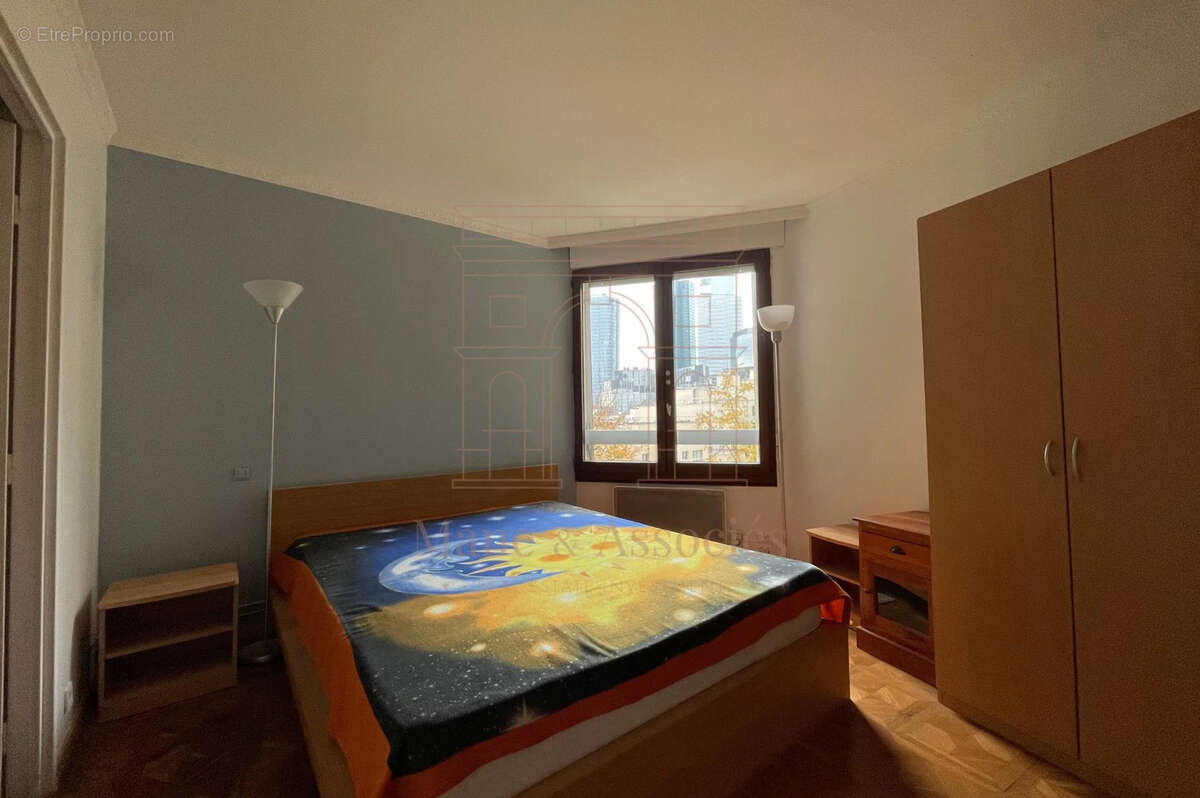 Appartement à COURBEVOIE