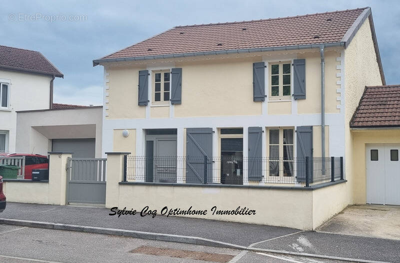 Maison à NEUFCHATEAU