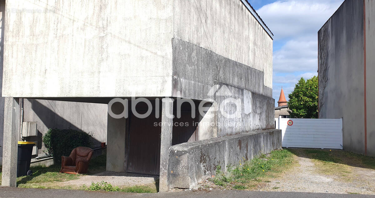 Parking à ROUMAZIERES-LOUBERT