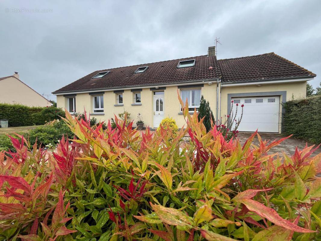 Maison à MEZERAY