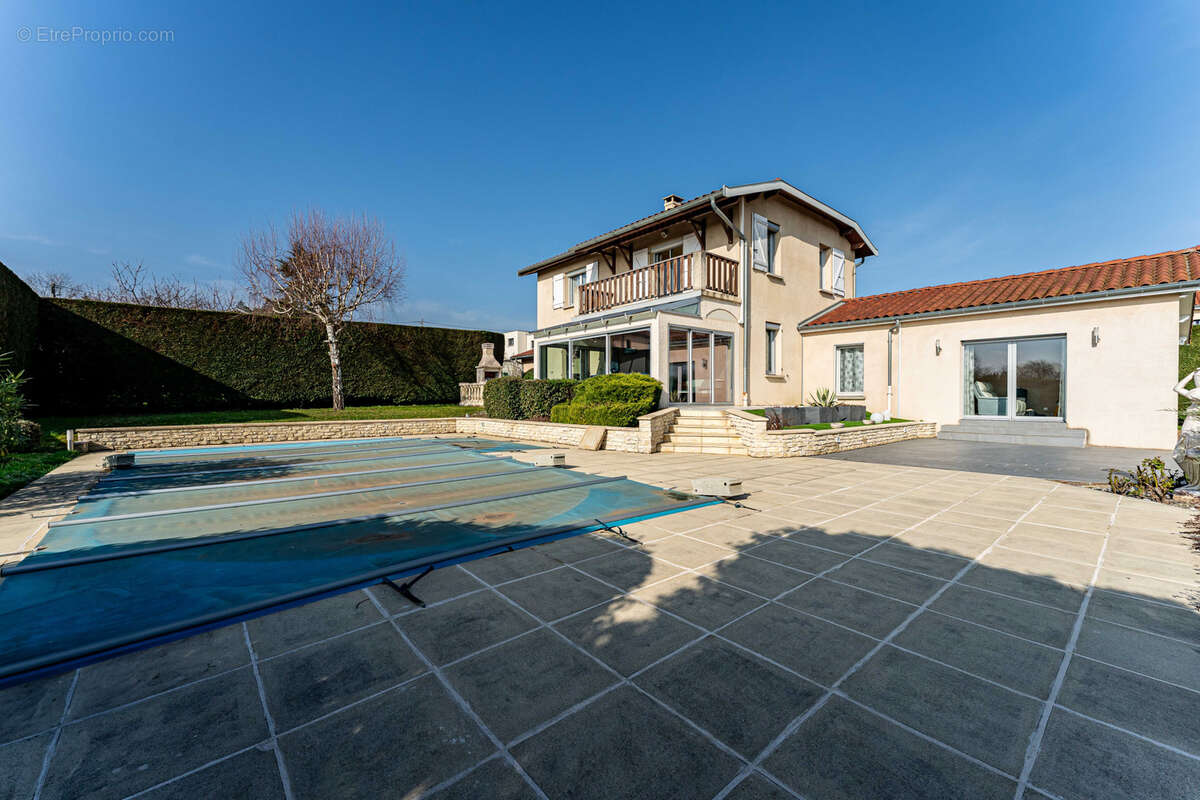 Maison à LUCENAY