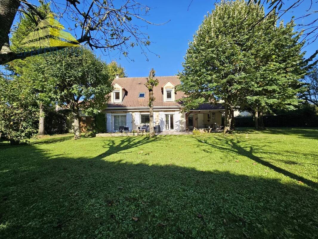 Maison à MANDRES-LES-ROSES