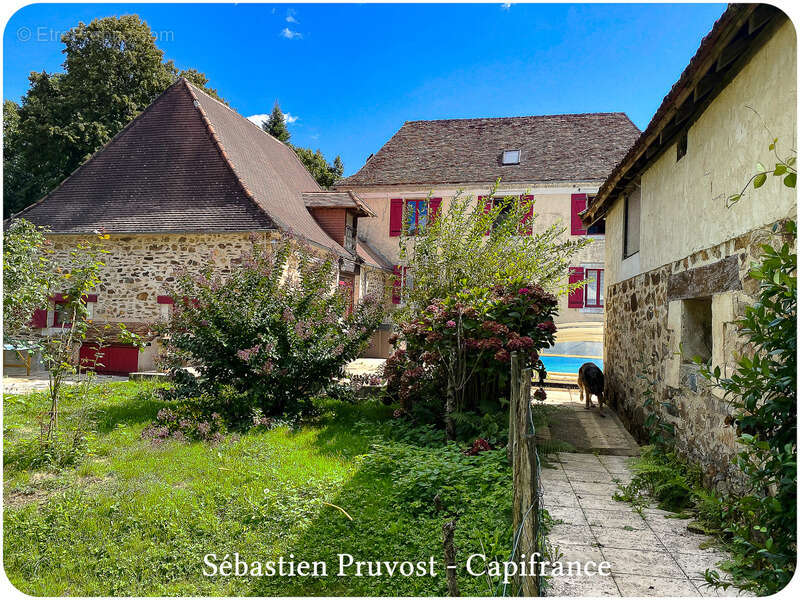 Maison à SARRAZAC