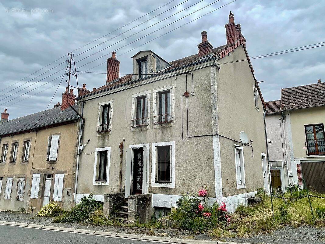Maison à LUZY