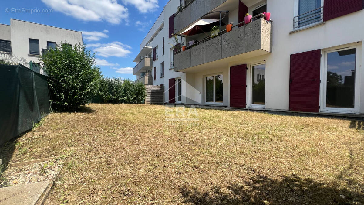 Appartement à FLEURY-MEROGIS