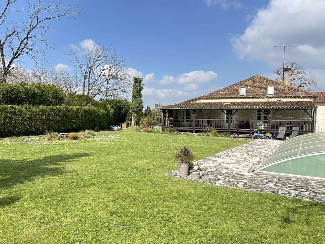 Maison à AUBETERRE-SUR-DRONNE