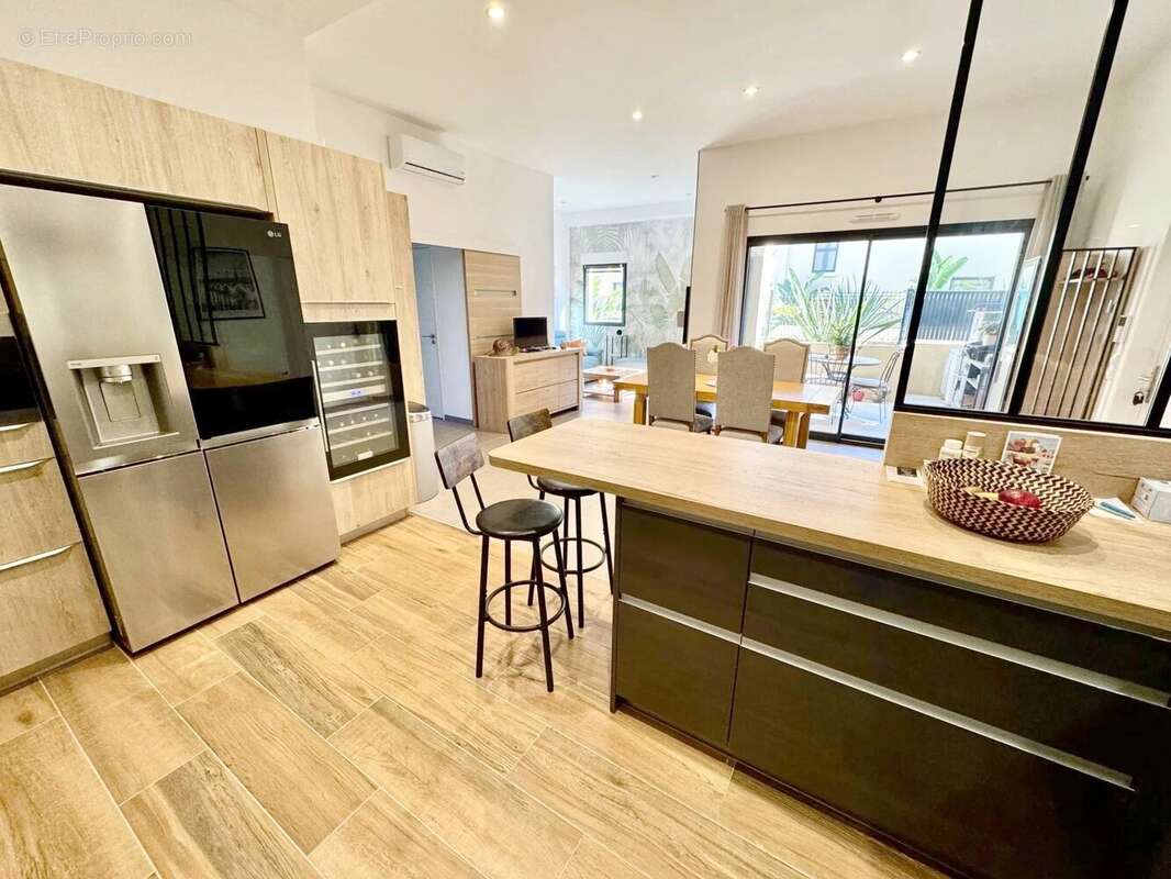 Appartement à VALLAURIS