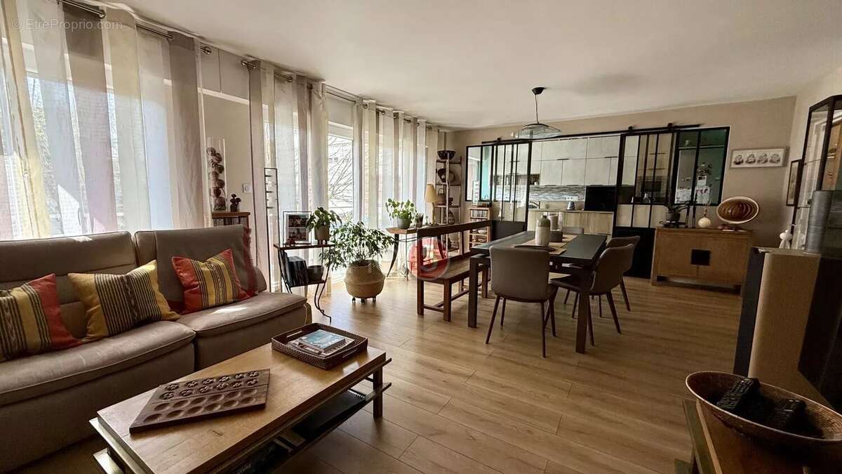 Appartement à VILLEMOMBLE
