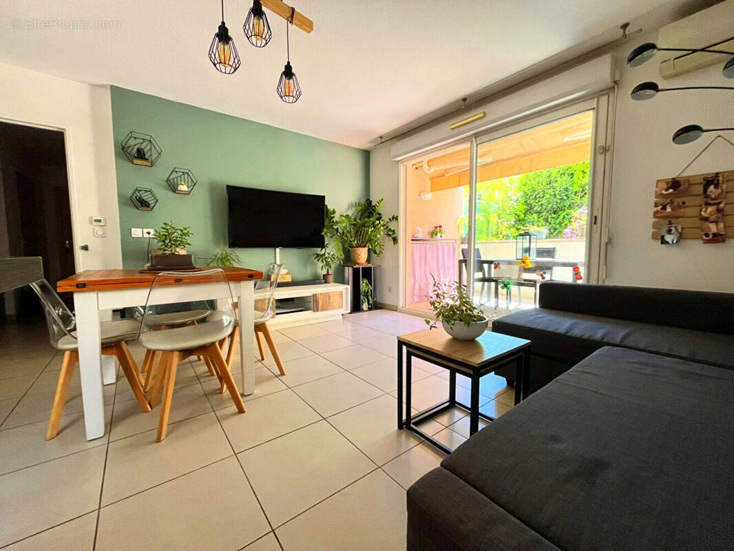 Appartement à SAINT-LAURENT-DU-VAR