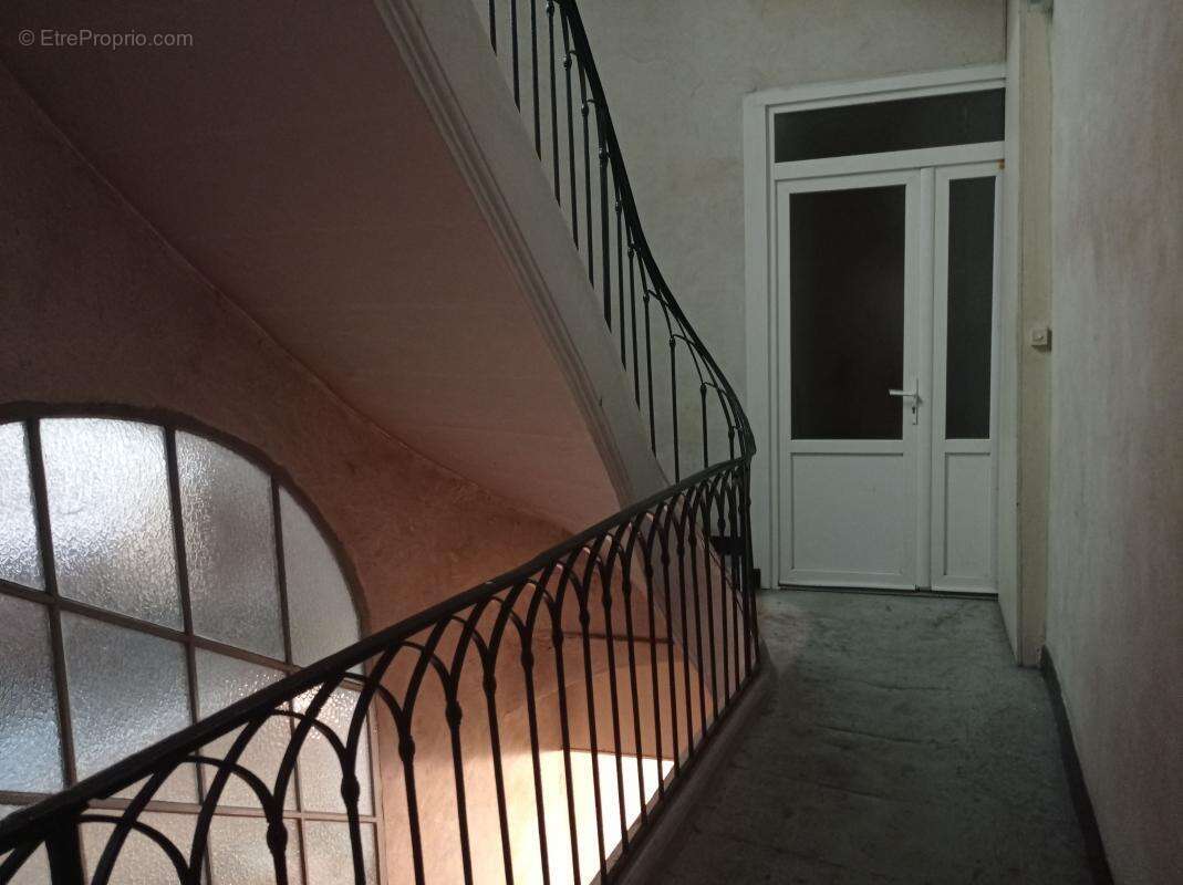 Appartement à BAGNOLS-SUR-CEZE