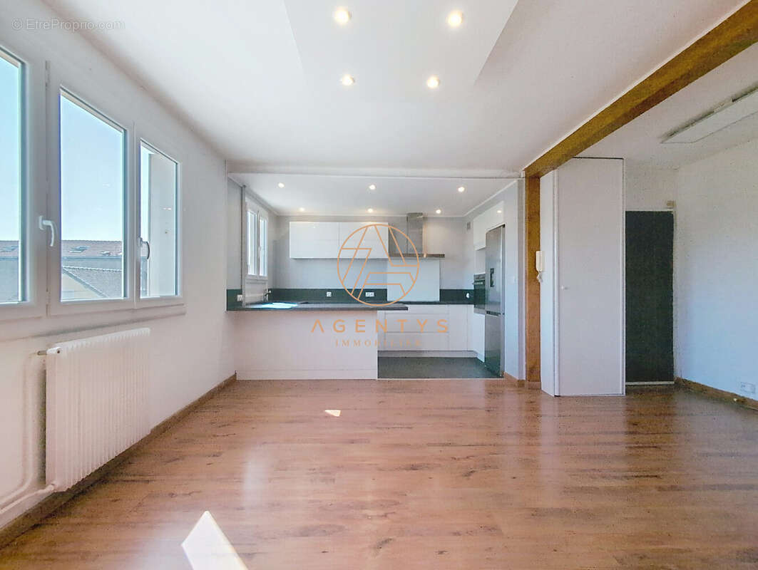 Appartement à SAINT-MAUR-DES-FOSSES